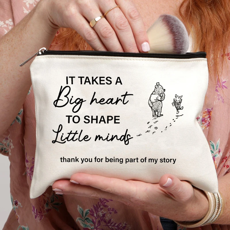 It Takes A Big Heart To Shape Little Minds Pattern Makeup Bag Cosmetic Pouch Graduation Birthday Gift for Teacher Toilet Case
It Takes A Big Heart To Shape Little Minds Pattern Makeup Bag Cosmetic Pouch Graduation Birthday Gift for Teacher Toilet Case