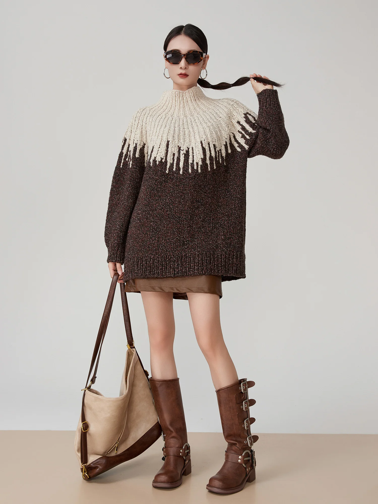 Ретро-свитер с высоким воротником в американском стиле, женский свободный вязаный топ с цветными блоками, весна 2025, дизайнерская новинка, полиэстер
Ретро-свитер с высоким воротником в американском стиле, женский свободный вязаный топ с цветными блоками, весна 2025, дизайнерская новинка, полиэстер