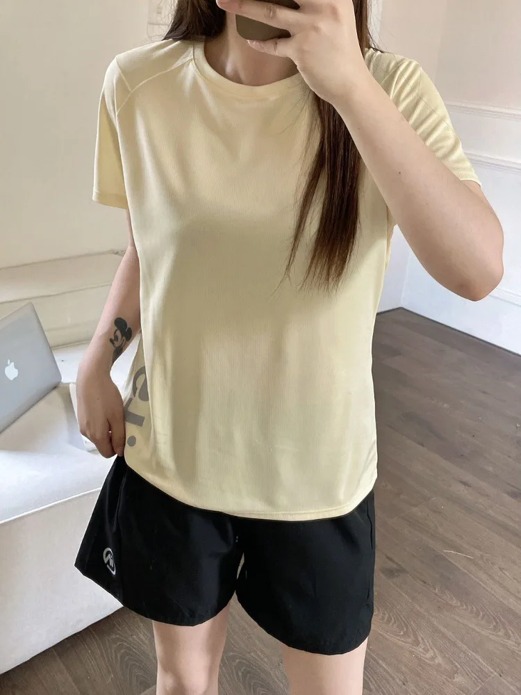 Дышащий женский комплект спортивной одежды Ice Silk Qui Dry, футболка ort Sve и orts, домашний спортивный костюм, летний легкий вес
Дышащий женский комплект спортивной одежды Ice Silk Qui Dry, футболка ort Sve и orts, домашний спортивный костюм, летний легкий вес