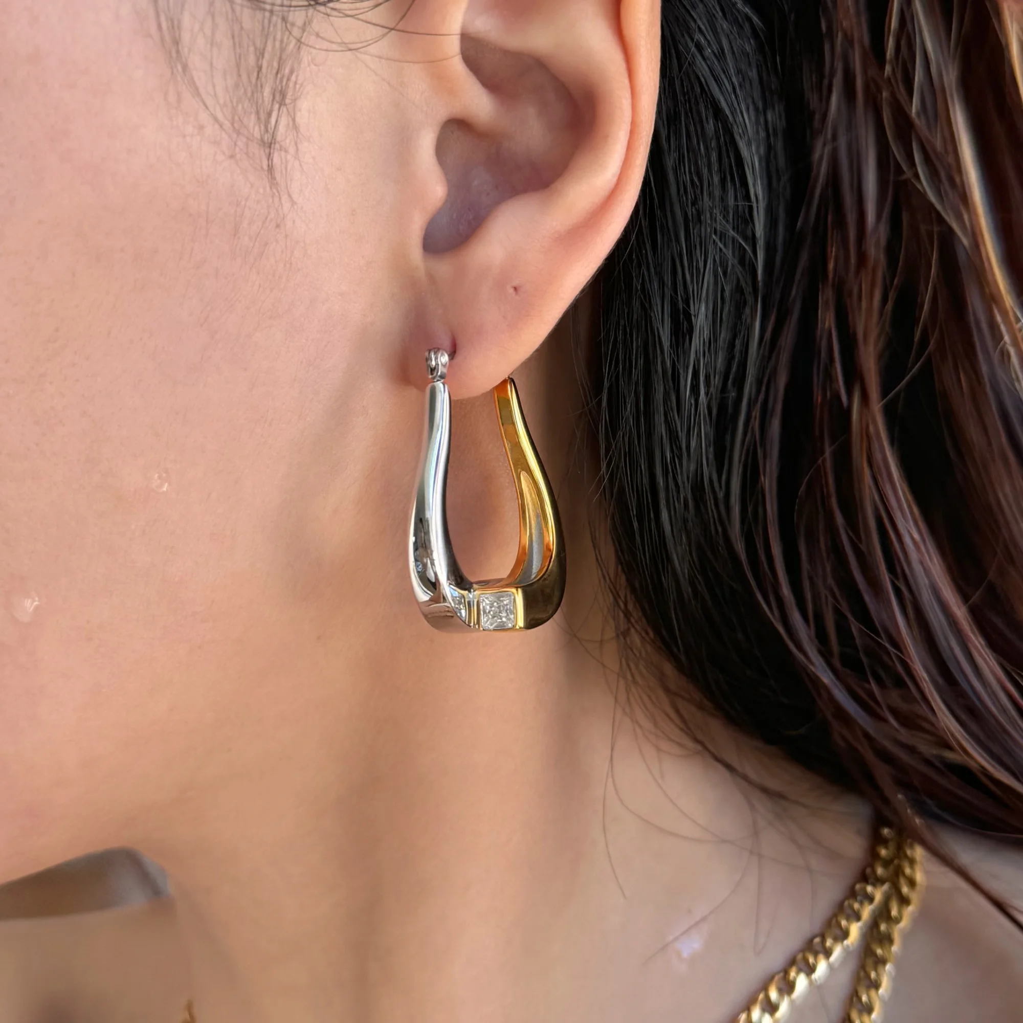 DASEIN New 18k Gold Plated Neo Gothic Unique Horn Mixed Color Zircon Snap Earrings Hypoallergenic Stainless Steel Jewelry Women
DASEIN New 18k Gold Plated Neo Gothic Unique Horn Mixed Color Zircon Snap Earrings Hypoallergenic Stainless Steel Jewelry Women