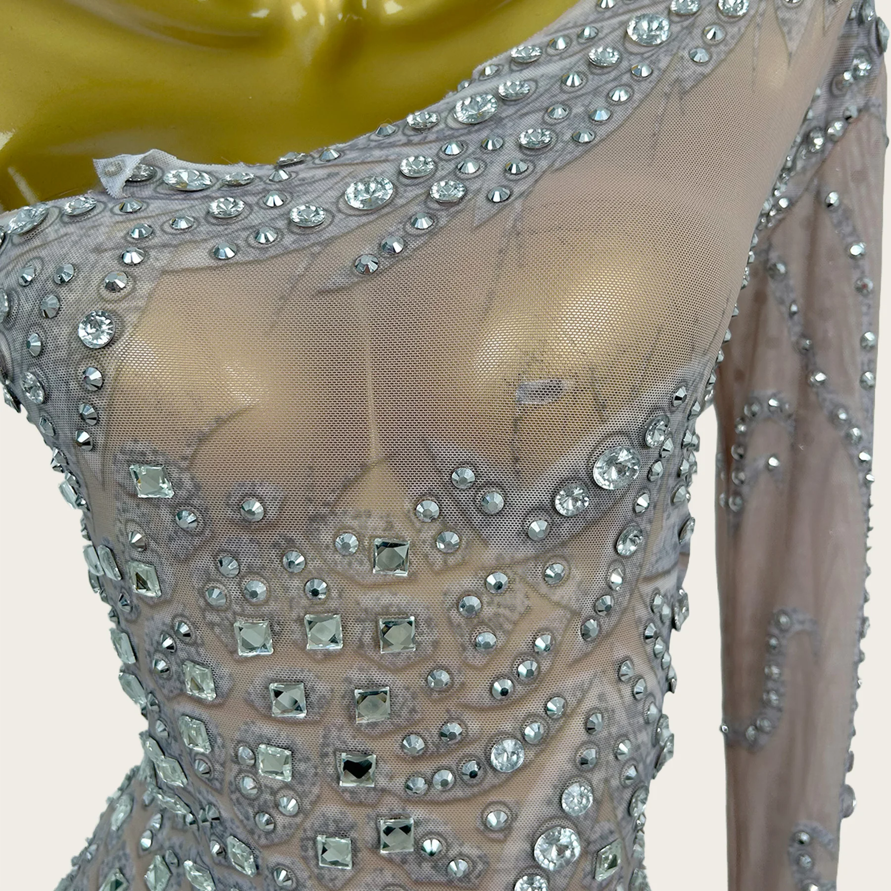 One Long Sleeve Off Shoulder Mesh Mini Dress Silver Rhinestones Asymmetrical Hem Long Silver Tassel Stage Dance Costume Huakui
One Long Sleeve Off Shoulder Mesh Mini Dress Silver Rhinestones Asymmetrical Hem Long Silver Tassel Stage Dance Costume Huakui