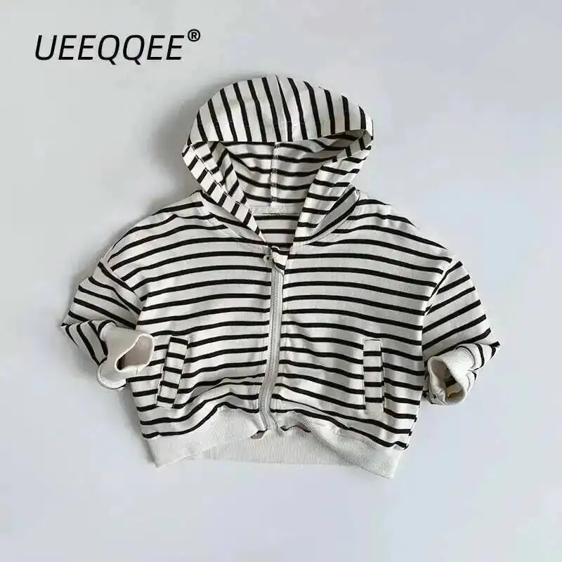 Весенне-осенние детские куртки для мальчиков от 1 до 8 лет, хлопковые полосатые пальто на молнии с капюшоном, корейские топы, верхняя одежда для малышей, детская одежда, новинка
Весенне-осенние детские куртки для мальчиков от 1 до 8 лет, хлопковые полосатые пальто на молнии с капюшоном, корейские топы, верхняя одежда для малышей, детская одежда, новинка