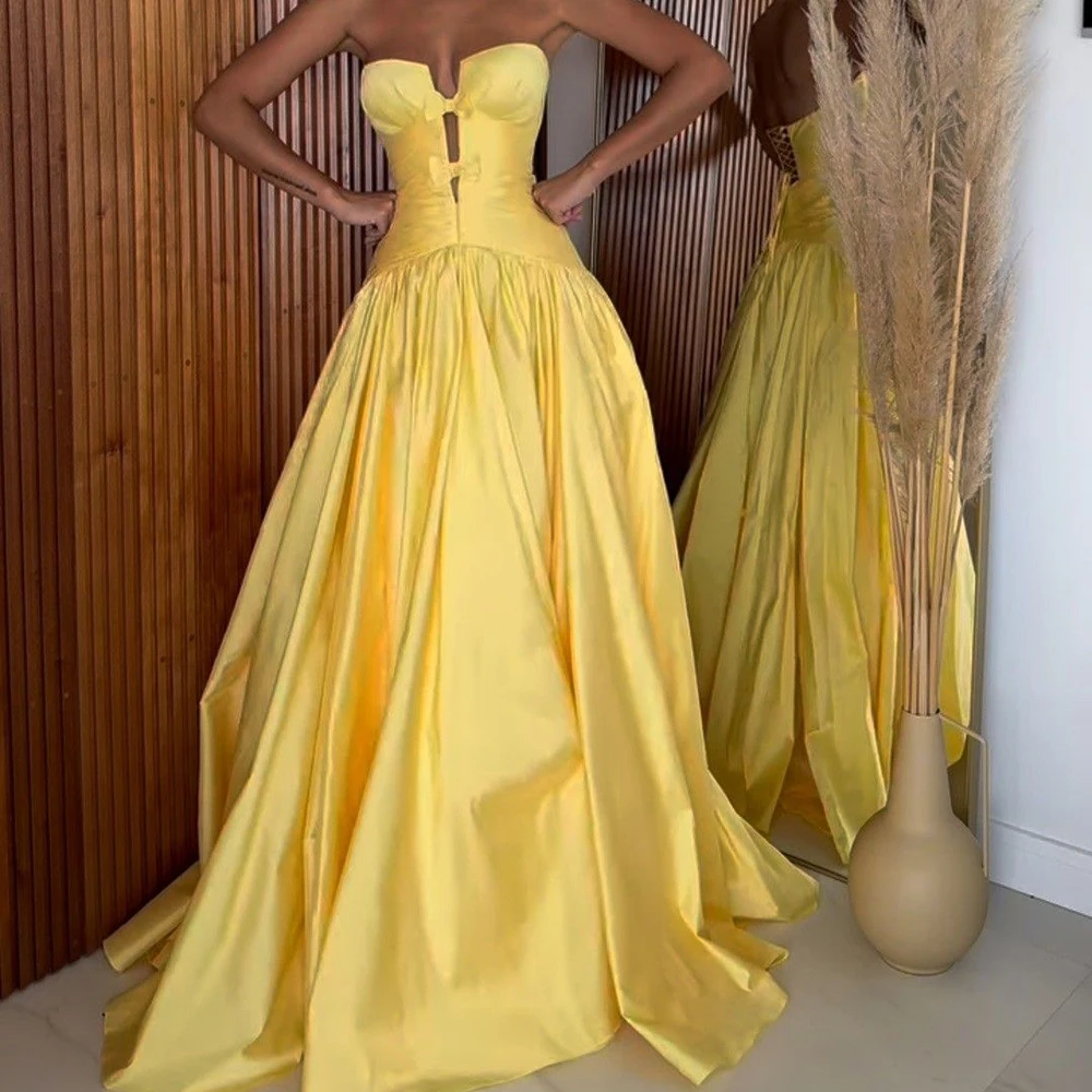 Simple Quinceanera Dress Plus Size Strapless A-line Wedding Dress Ruched Bodice Modest Sleeveless Gown Vestido Largo de Noche
Simple Quinceanera Dress Plus Size Strapless A-line Wedding Dress Ruched Bodice Modest Sleeveless Gown Vestido Largo de Noche
