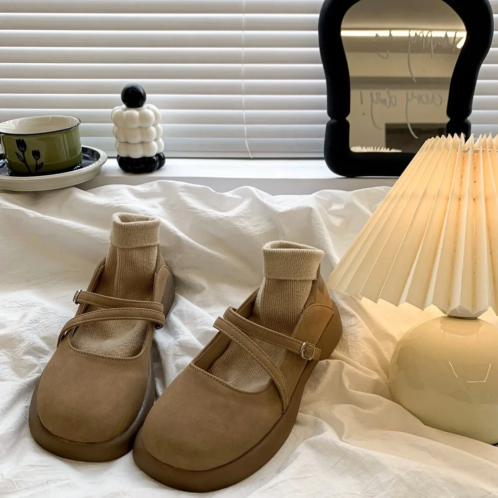 Women's round Toe Flat Shoes Thick Sole New Style Spring Season Pure Color Low Heel Comfortable PU Material Fashionable
Women's round Toe Flat Shoes Thick Sole New Style Spring Season Pure Color Low Heel Comfortable PU Material Fashionable