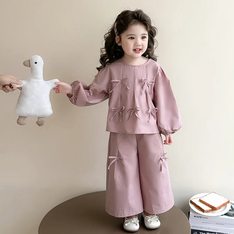Girls Bow Set 2025 Spring New Children's Foreign Style Fashionable Baby Girl Spring Wide-leg Pants Two-piece Set
Girls Bow Set 2025 Spring New Children's Foreign Style Fashionable Baby Girl Spring Wide-leg Pants Two-piece Set