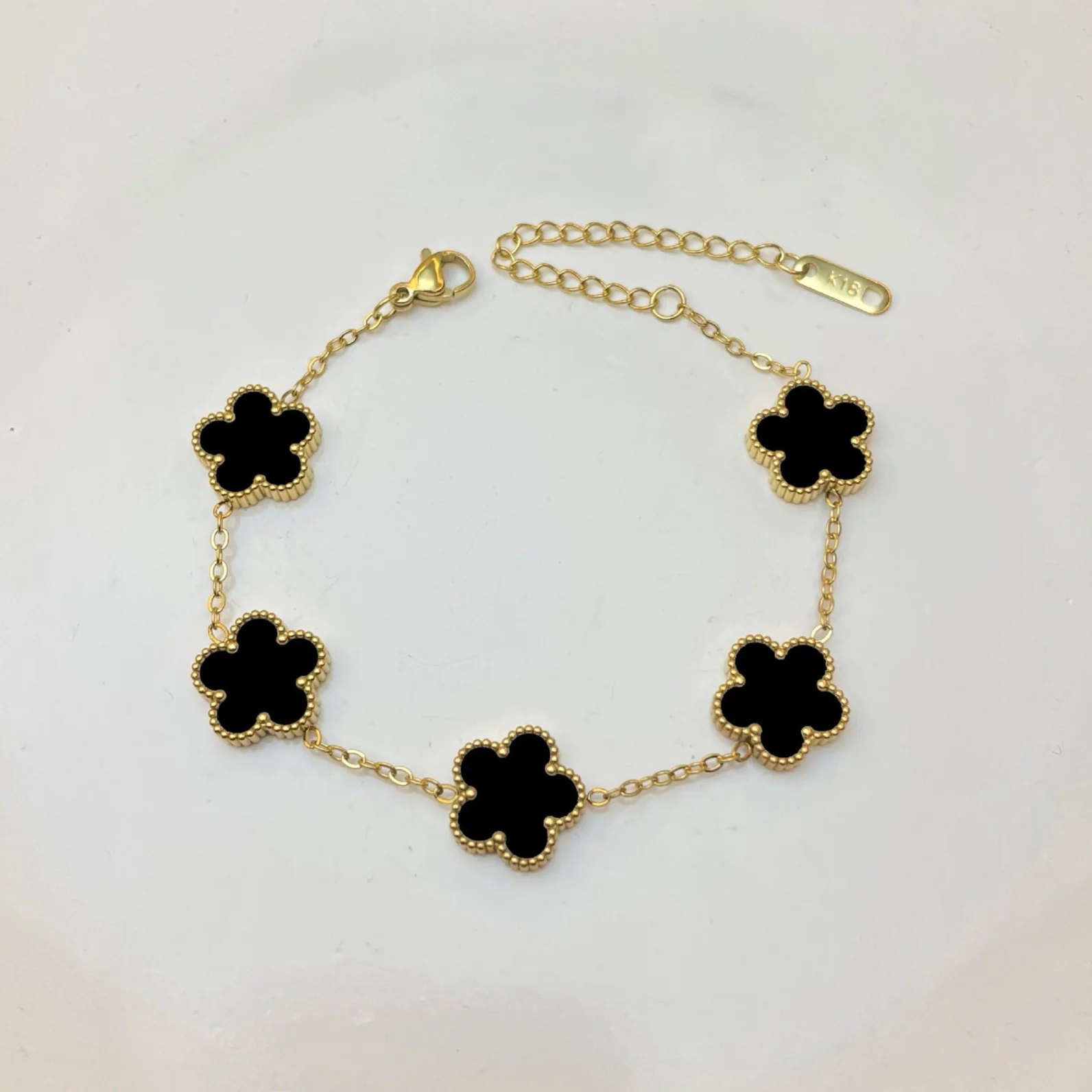 s925 Fashion jewelry Lucky grass Five-leaf clover bracelet High-quality designer same style
s925 Fashion jewelry Lucky grass Five-leaf clover bracelet High-quality designer same style