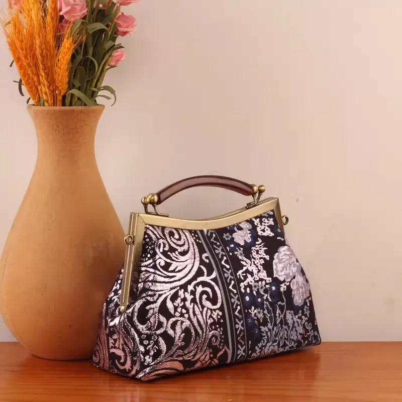 NEW Vintage Shell Lock Bag Mother Gift Party Bags Women's Handbags Purses Chain Women Shoulder Crossbody Bags
NEW Vintage Shell Lock Bag Mother Gift Party Bags Women's Handbags Purses Chain Women Shoulder Crossbody Bags