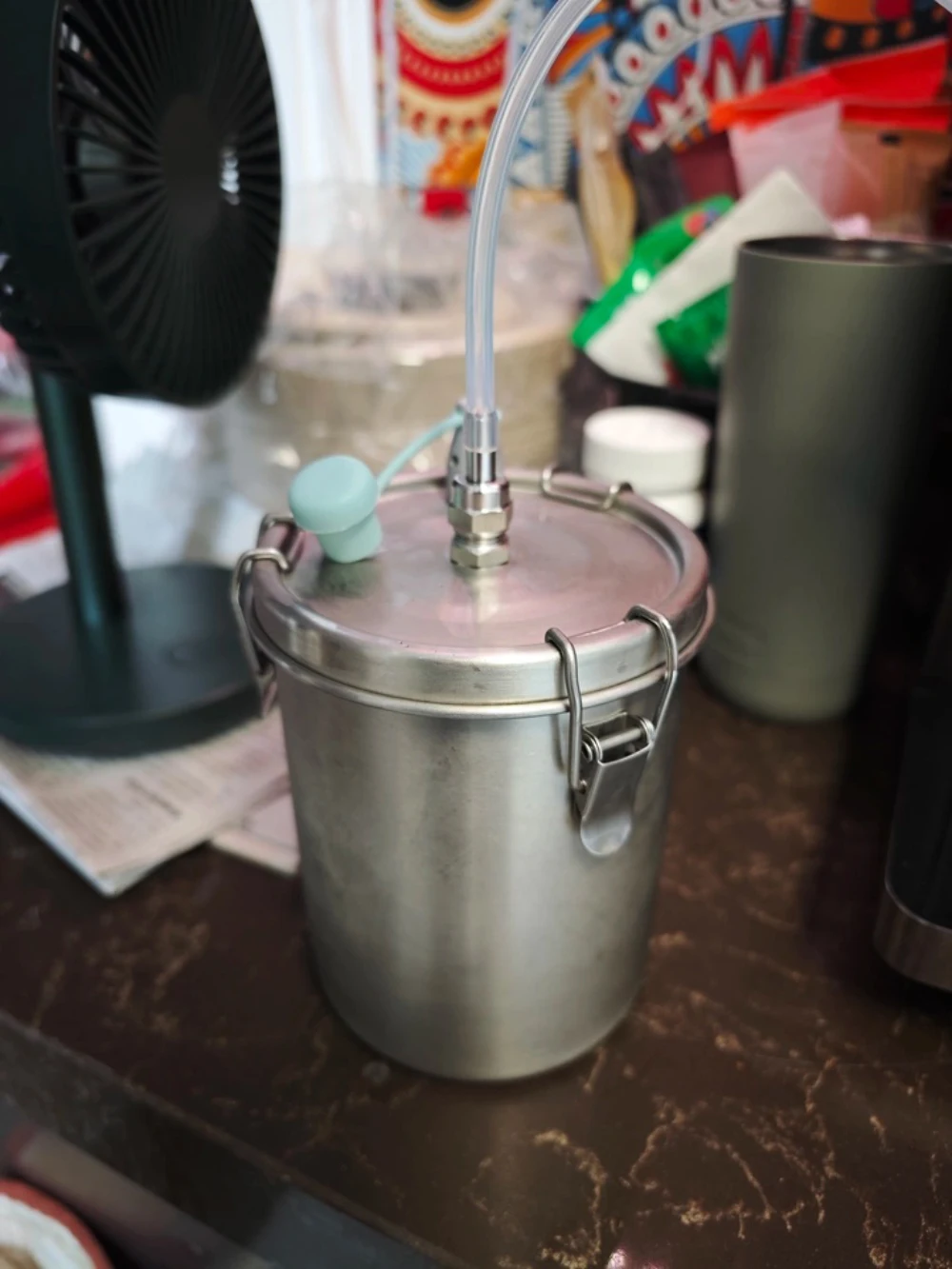 304 Stainless Steel Milk Canister for Coffee Machine – Milk Storage Tank with Frothing Pitcher & Dispensing Hose 1000ML
304 Stainless Steel Milk Canister for Coffee Machine – Milk Storage Tank with Frothing Pitcher & Dispensing Hose 1000ML 