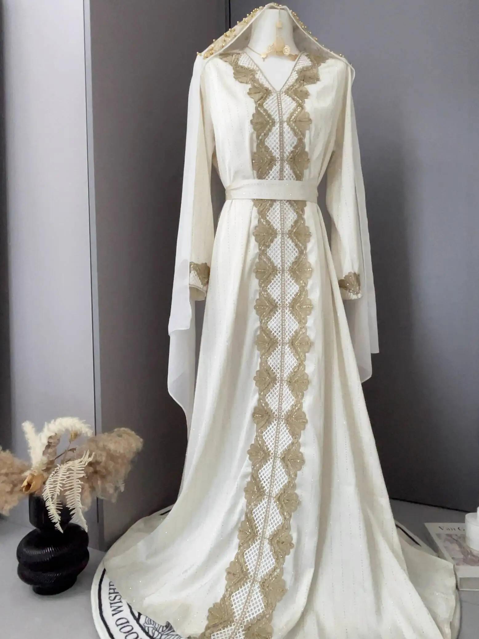 Dubai Abaya White Handmade Rhinestone Abaya UAE Abu Dhabi Mosque Muslim Abaya
Dubai Abaya White Handmade Rhinestone Abaya UAE Abu Dhabi Mosque Muslim Abaya