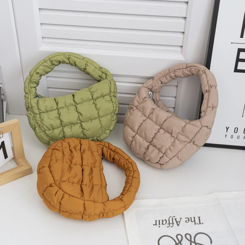 HUA HUA Fashion Mini Puffer Tote Bag Quilted Circle Phone Purse Elegant Purple Soft Nylon Padded Key Pouch Simple Trend Handbag
HUA HUA Fashion Mini Puffer Tote Bag Quilted Circle Phone Purse Elegant Purple Soft Nylon Padded Key Pouch Simple Trend Handbag