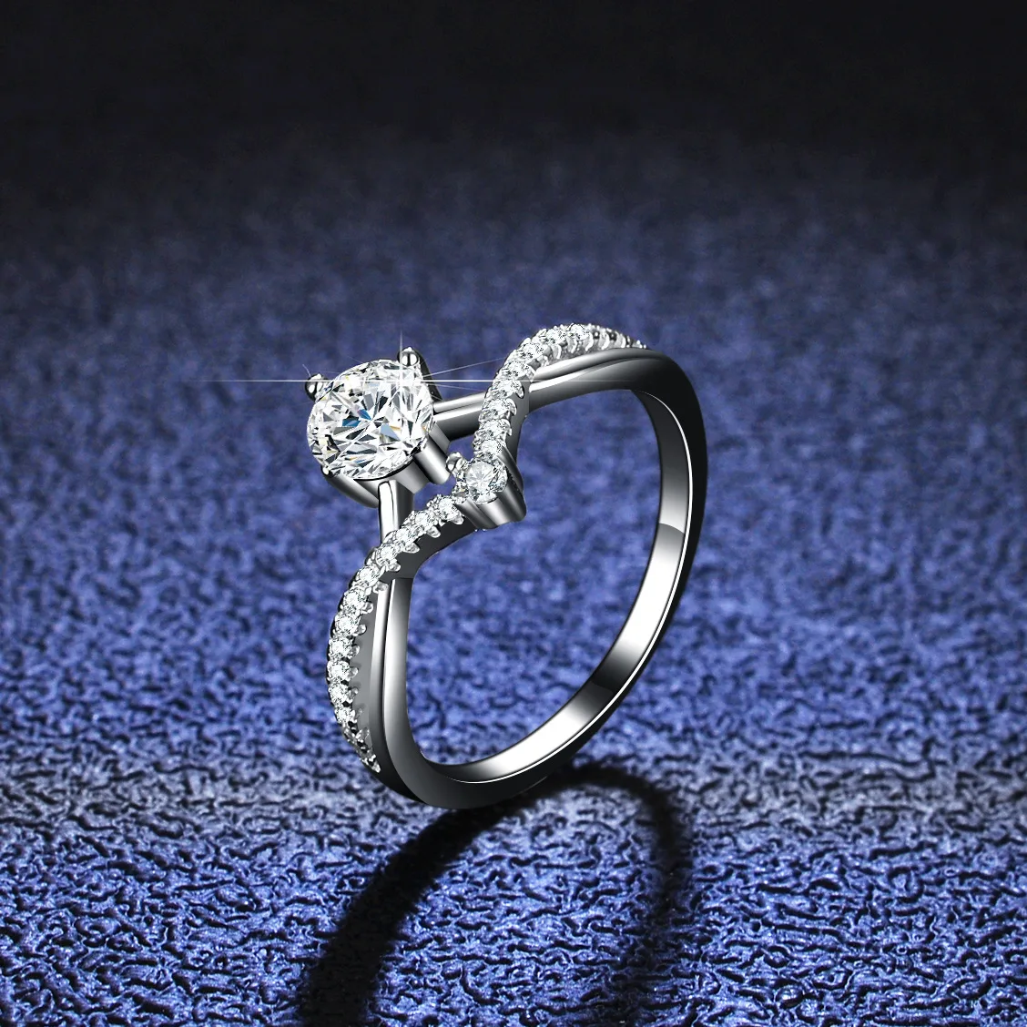 18K Gold Inlaid Moissanite Ring Fashion Classic Women's Princess Crown Platinum PT950 Diamond Jewelry
18K Gold Inlaid Moissanite Ring Fashion Classic Women's Princess Crown Platinum PT950 Diamond Jewelry