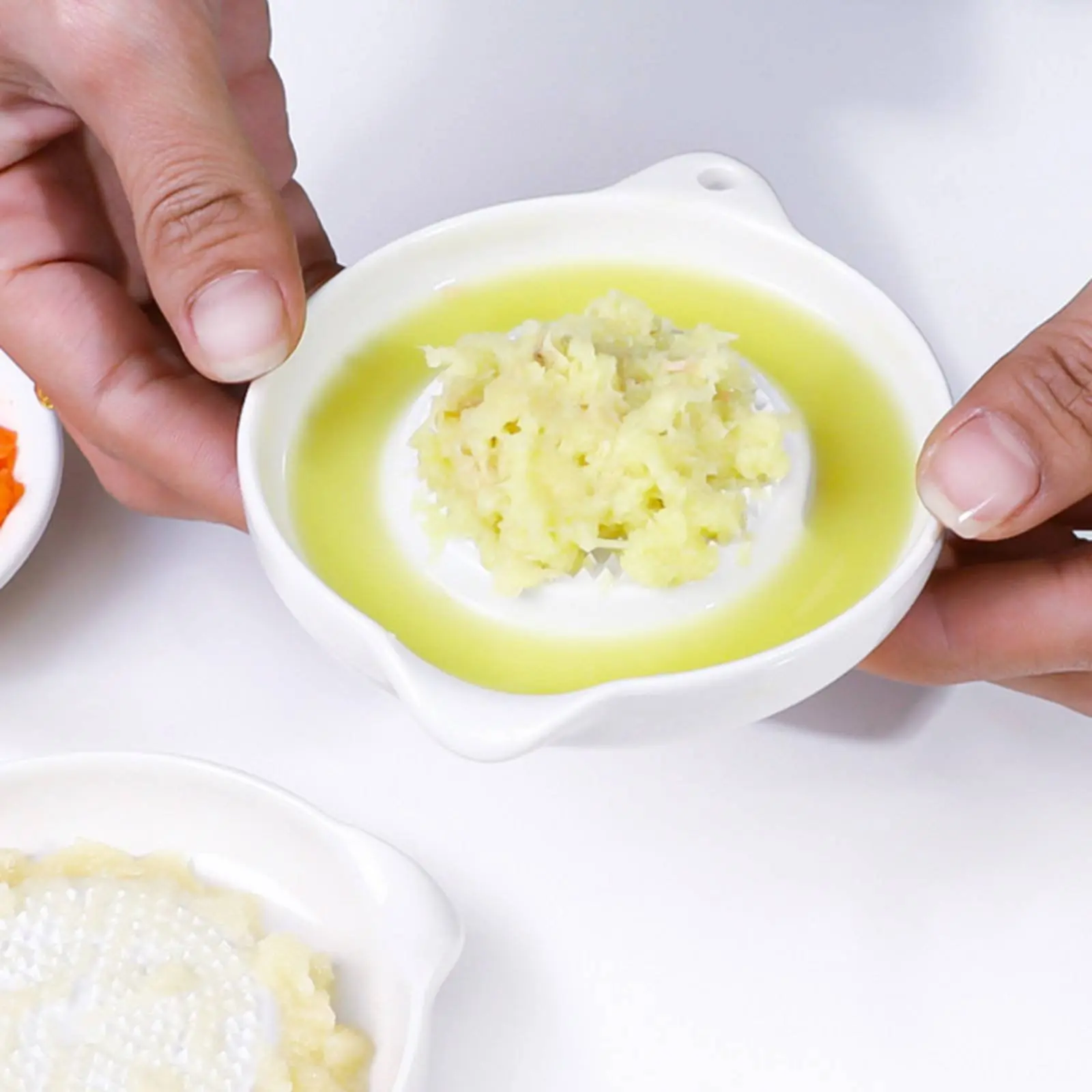 Ceramic Garlic Grater Juice Reservoir Ceramic Ginger Grater Garlic Grinder Dish Sharp Teeth Food Prep Tool Space Saving
Ceramic Garlic Grater Juice Reservoir Ceramic Ginger Grater Garlic Grinder Dish Sharp Teeth Food Prep Tool Space Saving