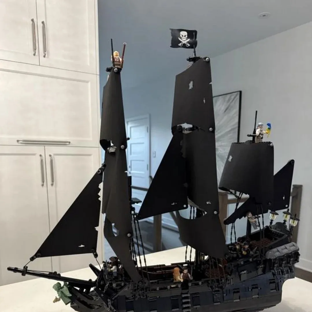 2026 Pirate Ship 2862Pcs Captain Jack Sparrow's Model Building Brick Christmas Birthday Gift for Family Decoration
2026 Pirate Ship 2862Pcs Captain Jack Sparrow's Model Building Brick Christmas Birthday Gift for Family Decoration