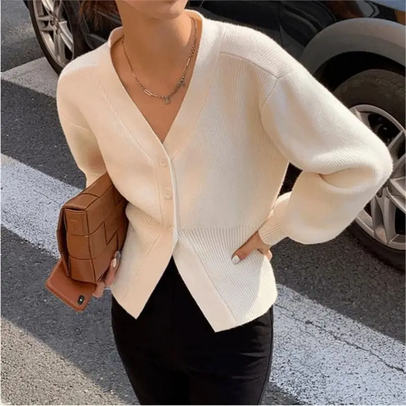 Autumn and Winter Short StyleVCollar Design Sense Niche Top French Lazy Style Simple Knitting Cardigan Sweater Coat Women
Autumn and Winter Short StyleVCollar Design Sense Niche Top French Lazy Style Simple Knitting Cardigan Sweater Coat Women