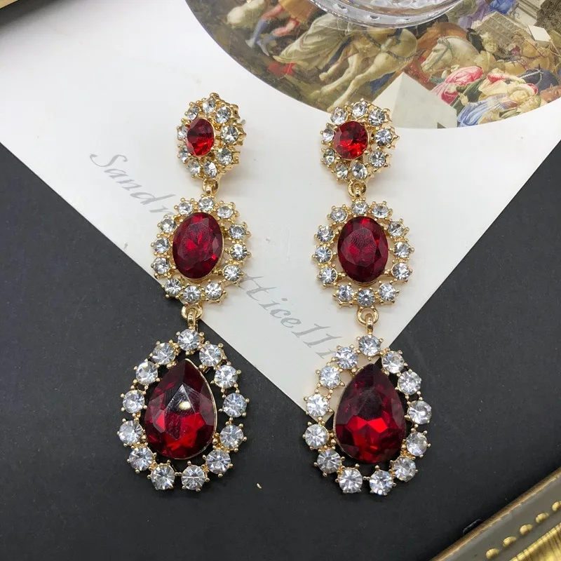 Retro Style Light Luxury Temperament Earrings Set with Gemstones, Diamond Sweeping Shoulder Water Drop Earrings, Chinese Red Eme
Retro Style Light Luxury Temperament Earrings Set with Gemstones, Diamond Sweeping Shoulder Water Drop Earrings, Chinese Red Eme