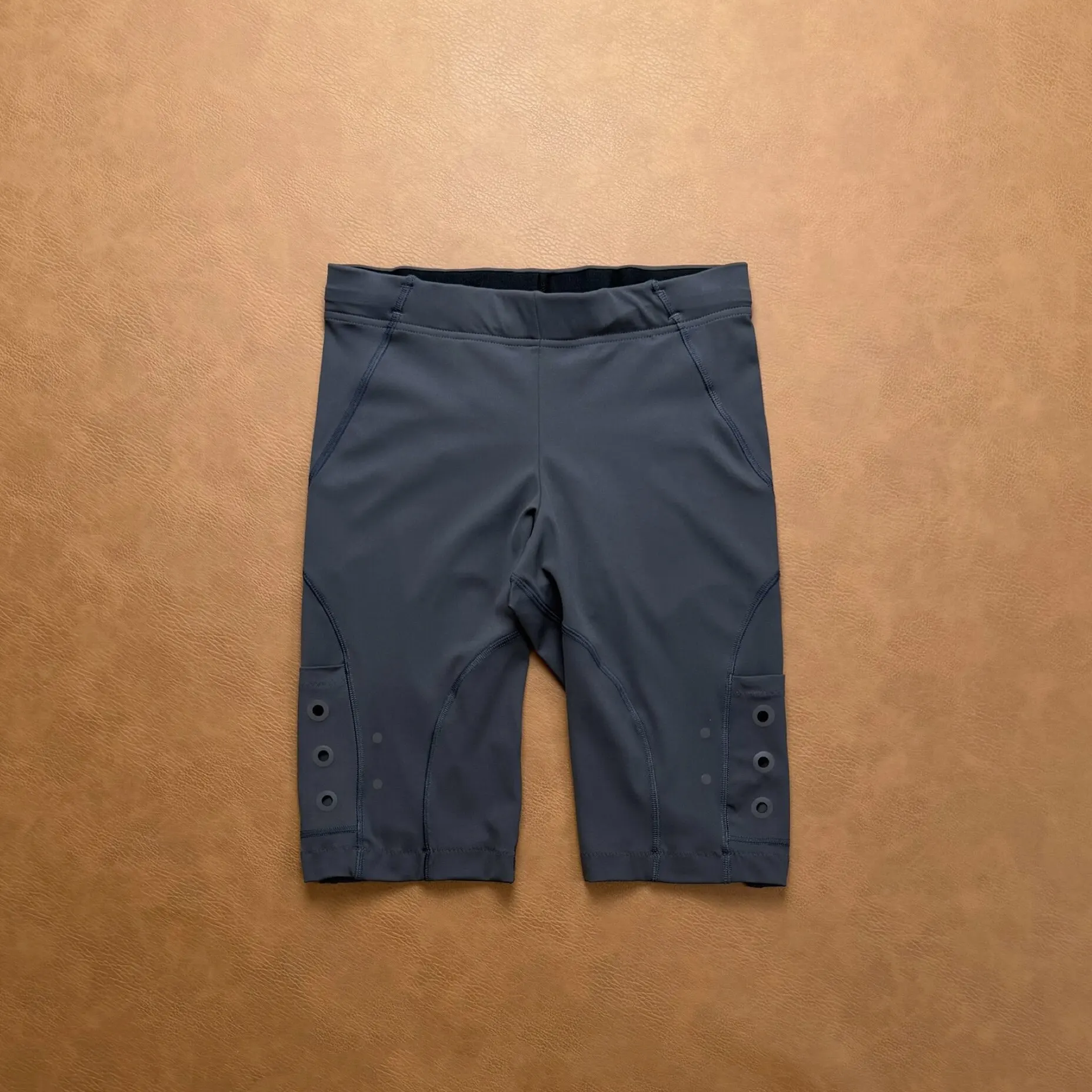 Goldwin Outdoor sports "0" pressure high elastic hole reflective cycling pants off-road running compression shorts
Goldwin Outdoor sports "0" pressure high elastic hole reflective cycling pants off-road running compression shorts