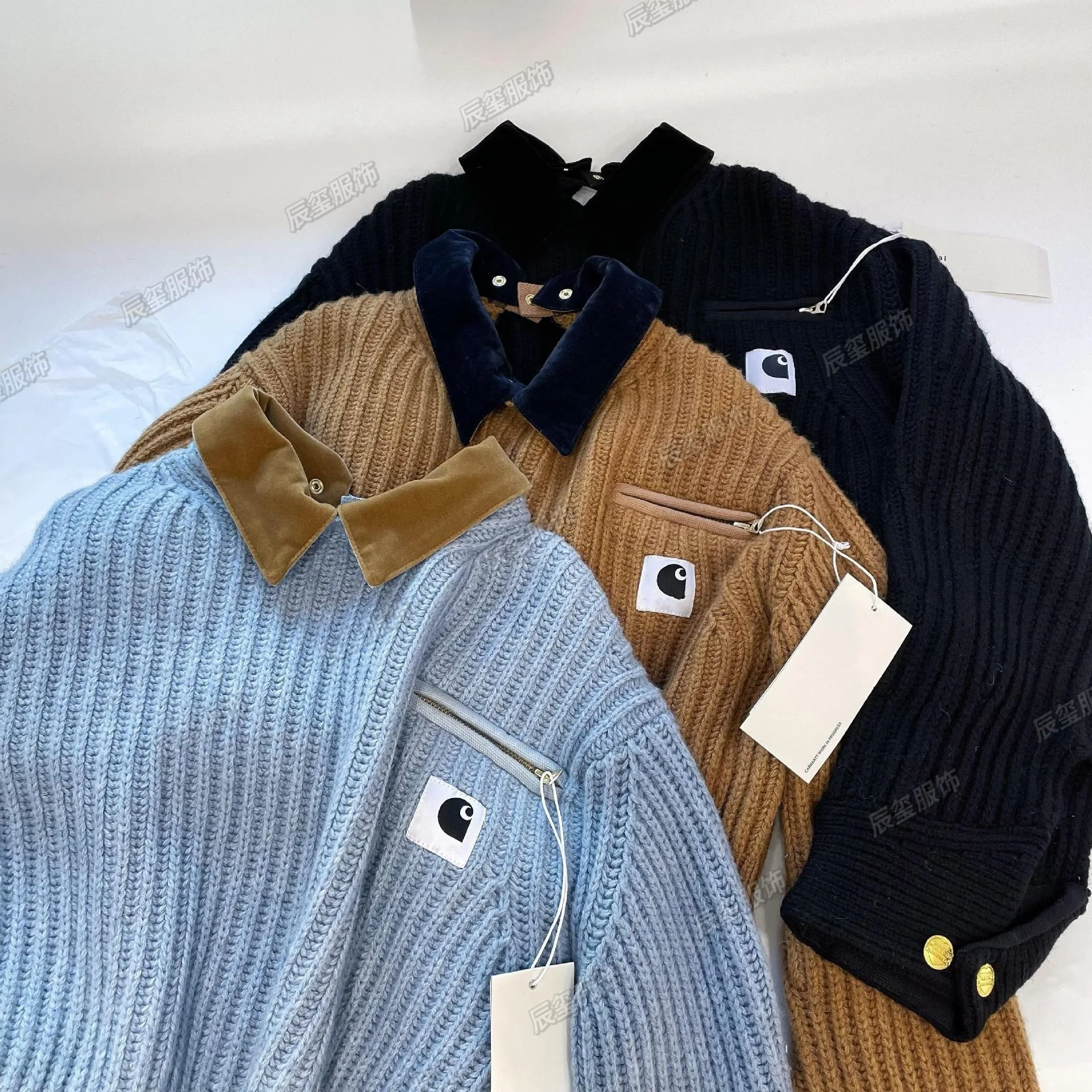 2024Autumn and winter new short knitted sweater with a cutout collar at the back for women y2k
2024Autumn and winter new short knitted sweater with a cutout collar at the back for women y2k