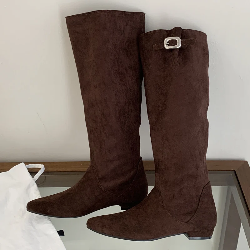 Eilyken/2025 новые зимние дизайнерские винтажные сапоги до колена с острым носком, женская обувь на низком каблуке с пряжкой и ремешком
Eilyken/2025 новые зимние дизайнерские винтажные сапоги до колена с острым носком, женская обувь на низком каблуке с пряжкой и ремешком