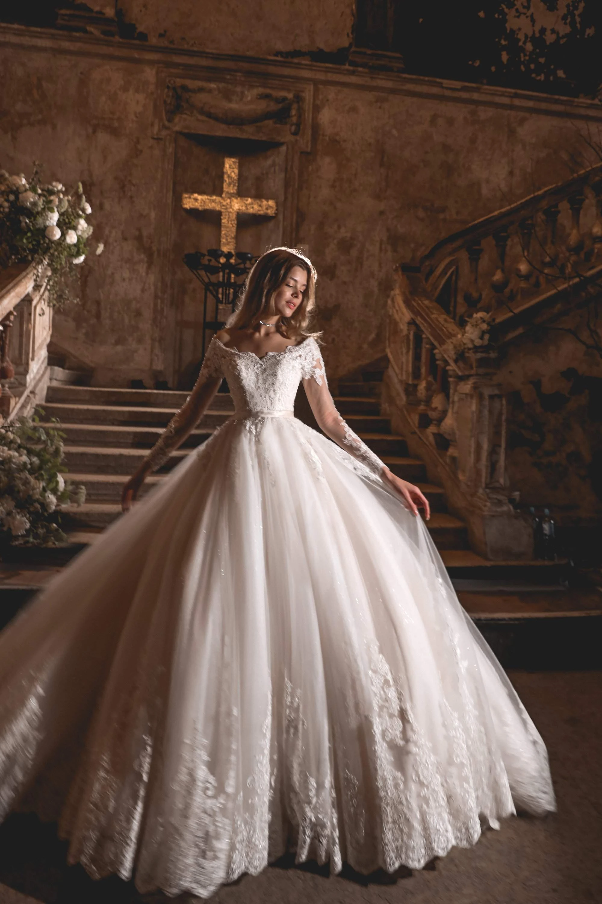 2026 Luxury Lace Ball Gown Wedding Dress Customized Strapless Gown Lace Dresses Beaded Bridal Gowns with Removable Lace Jacket
2026 Luxury Lace Ball Gown Wedding Dress Customized Strapless Gown Lace Dresses Beaded Bridal Gowns with Removable Lace Jacket