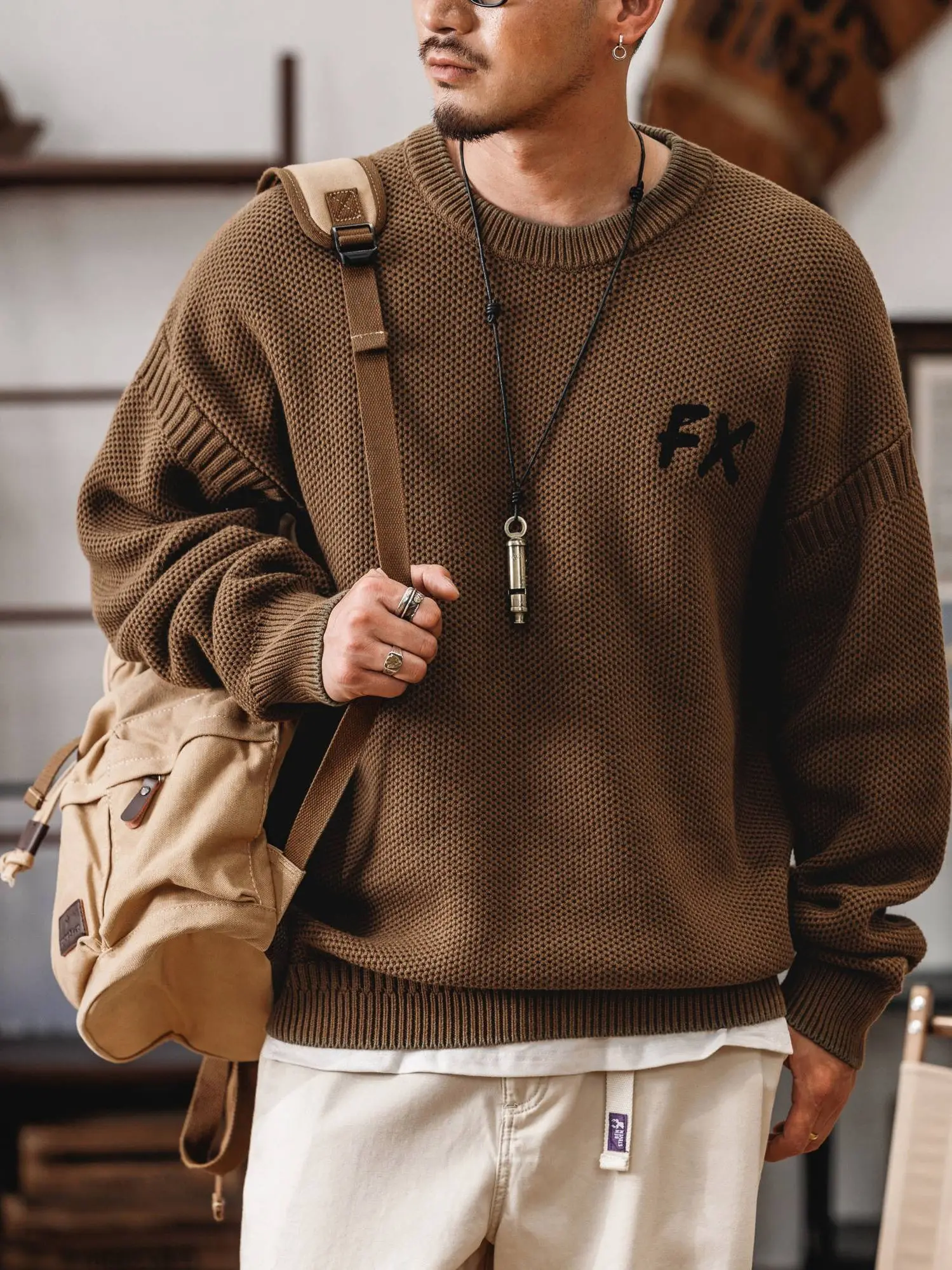 Мужской свитер в американском ретро-стиле, плотный, осенне-зимний, модный, свободный, с круглым вырезом, больших размеров, толстый трикотажный топ
Мужской свитер в американском ретро-стиле, плотный, осенне-зимний, модный, свободный, с круглым вырезом, больших размеров, толстый трикотажный топ