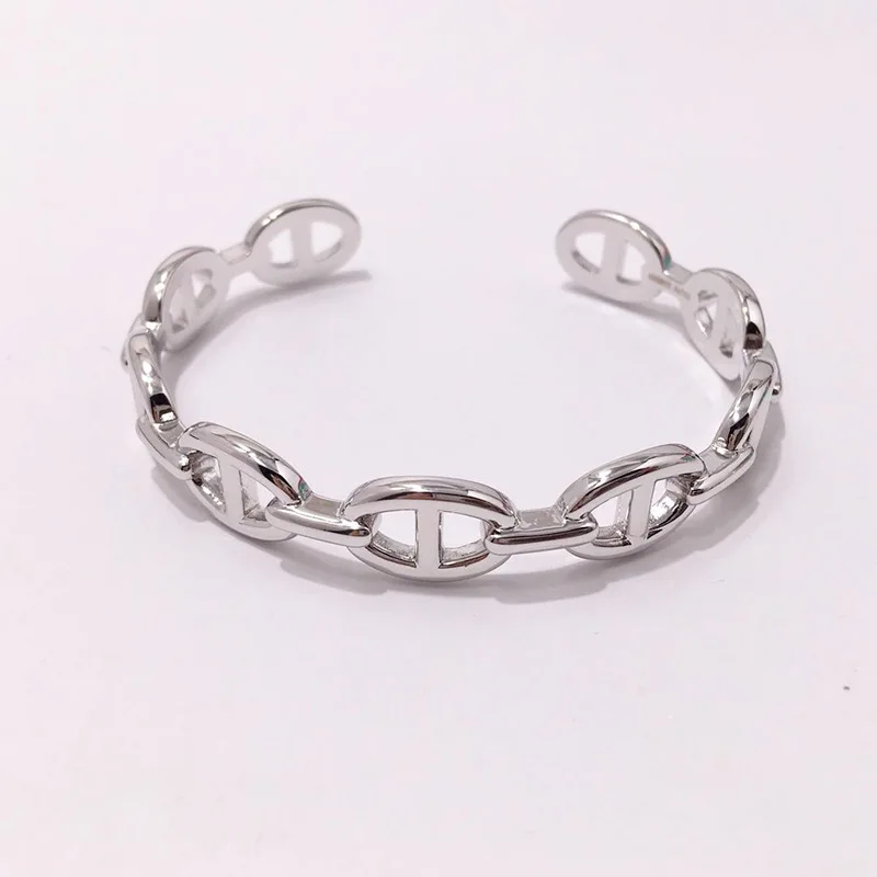 European and American street photo neutral style multi-layer pig nose bracelet
European and American street photo neutral style multi-layer pig nose bracelet
