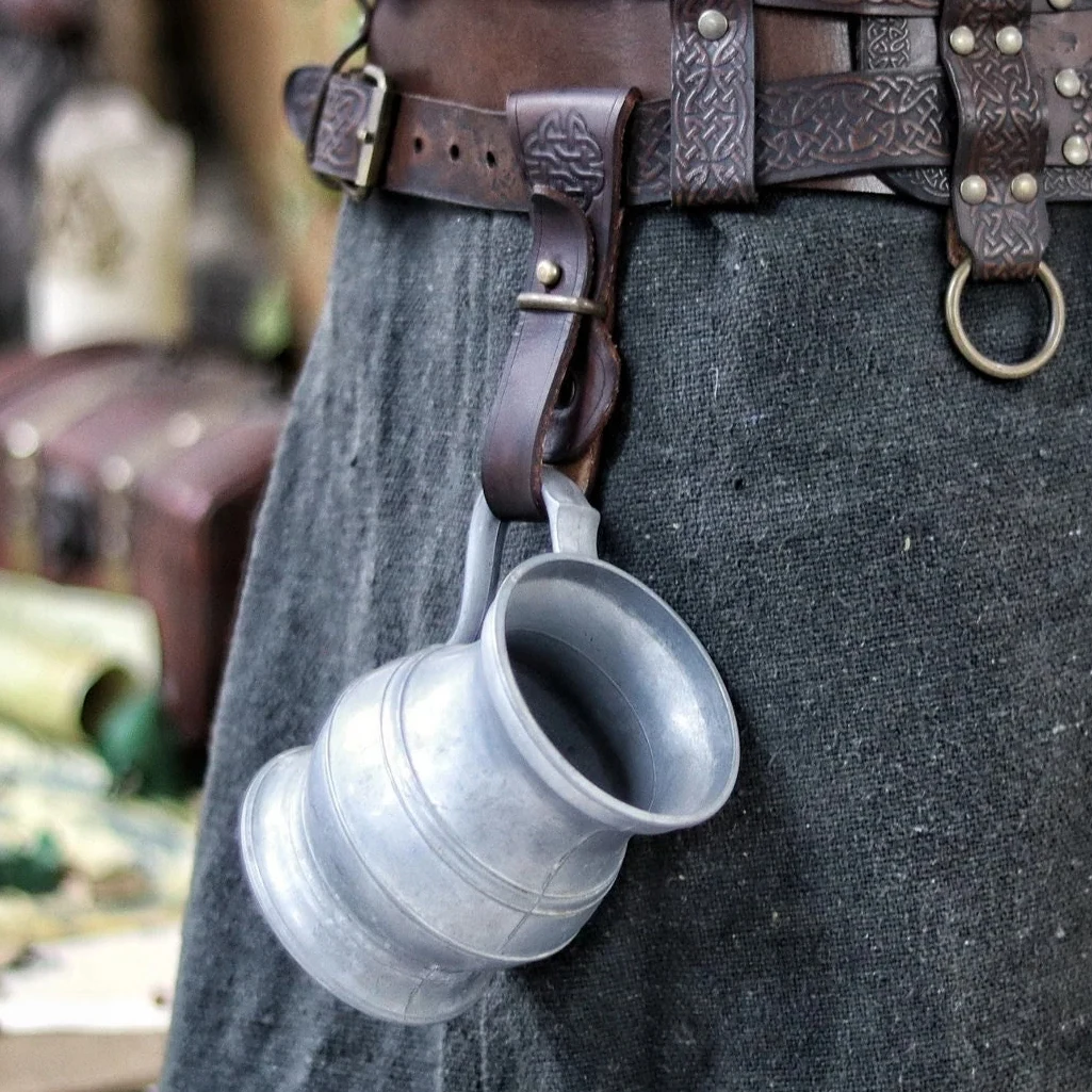 Leather Mug Holder, Tankard Strap for Belt, Key Ring Holder, Renaissance Fair Belt Accessories
Leather Mug Holder, Tankard Strap for Belt, Key Ring Holder, Renaissance Fair Belt Accessories