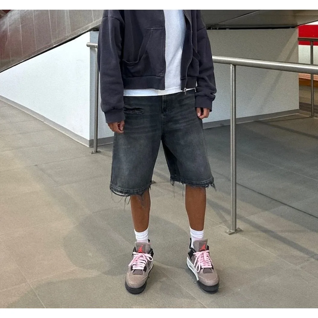 Шорты Y2K в стиле панк, черные, с эффектом потертости, свободного кроя, унисекс, модные, для городских прогулок, из тройного ацетатного волокна
Шорты Y2K в стиле панк, черные, с эффектом потертости, свободного кроя, унисекс, модные, для городских прогулок, из тройного ацетатного волокна