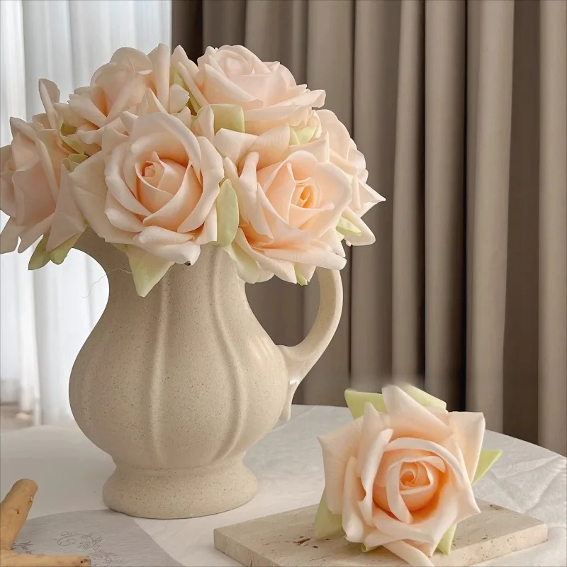 Moisturizing and moisturizing feel, rose simulation flower, high-end fake flower ornament, living room entrance soft decoration
Moisturizing and moisturizing feel, rose simulation flower, high-end fake flower ornament, living room entrance soft decoration