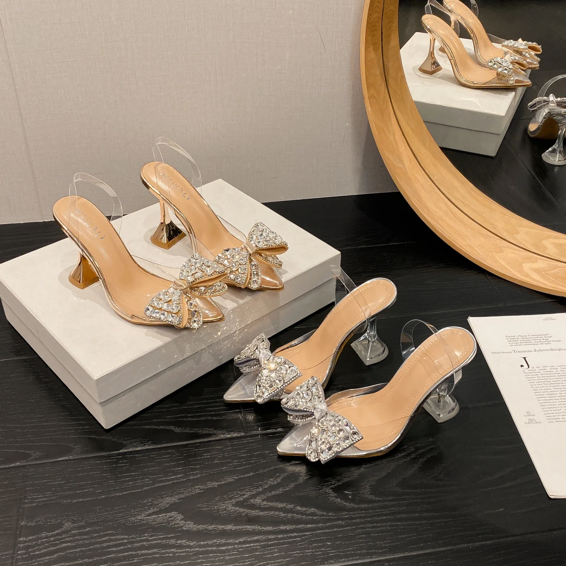 2025 Summer Sexy Ladies Pumps Fashion Rhinestone Butterfly PVC High Heels Sandals Women's Banquet Prom Shoes Gold Silver
2025 Summer Sexy Ladies Pumps Fashion Rhinestone Butterfly PVC High Heels Sandals Women's Banquet Prom Shoes Gold Silver