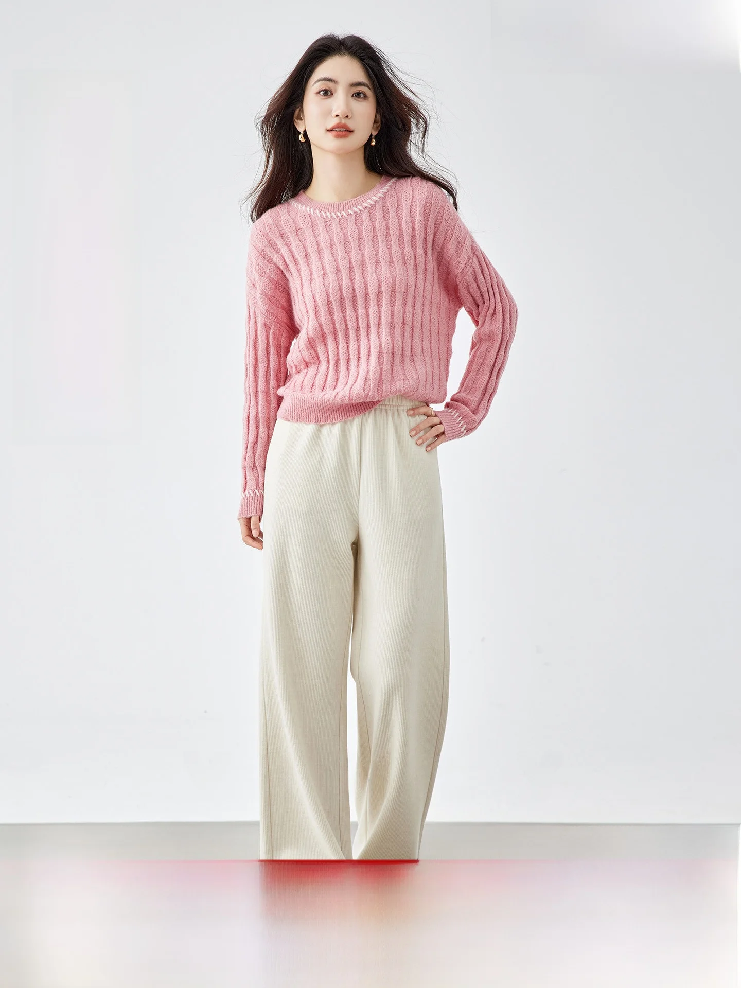 Женские повседневные вязаные брюки с широкими штанинами, зимние, новые, простые, универсальные, стройнящие, удобные, для отдыха, спортивные штаны
Женские повседневные вязаные брюки с широкими штанинами, зимние, новые, простые, универсальные, стройнящие, удобные, для отдыха, спортивные штаны