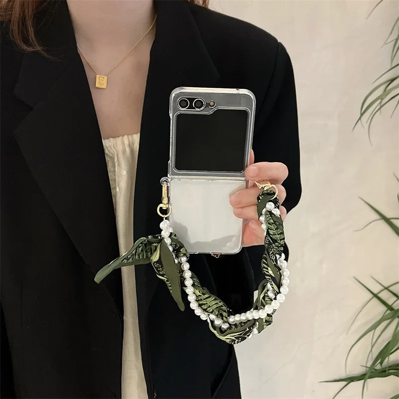 Fashion Silk Scarf Pearl Bracelet Phone Cases For Samsung Galaxy Z Flip 4 5 6 3 Z Flip6 ZFlip 6 ZFlip6 Shockproof Cover
Fashion Silk Scarf Pearl Bracelet Phone Cases For Samsung Galaxy Z Flip 4 5 6 3 Z Flip6 ZFlip 6 ZFlip6 Shockproof Cover