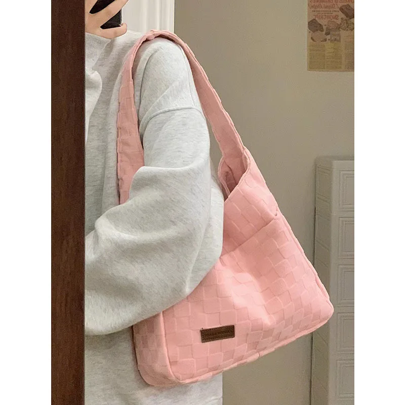 Уникальная кожаная сумка с элитным дизайном и минималистским стилем для модных женщин-шопперов
Уникальная кожаная сумка с элитным дизайном и минималистским стилем для модных женщин-шопперов