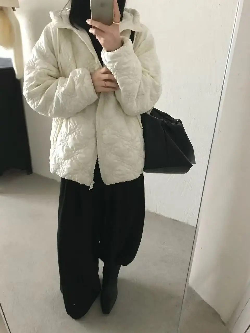 Женская свободная хлопковая куртка на осень-зиму с ромбовидным узором, вышивкой и принтом, теплая, с капюшоном, на молнии, с длинными рукавами, стандартный крой.
Женская свободная хлопковая куртка на осень-зиму с ромбовидным узором, вышивкой и принтом, теплая, с капюшоном, на молнии, с длинными рукавами, стандартный крой.