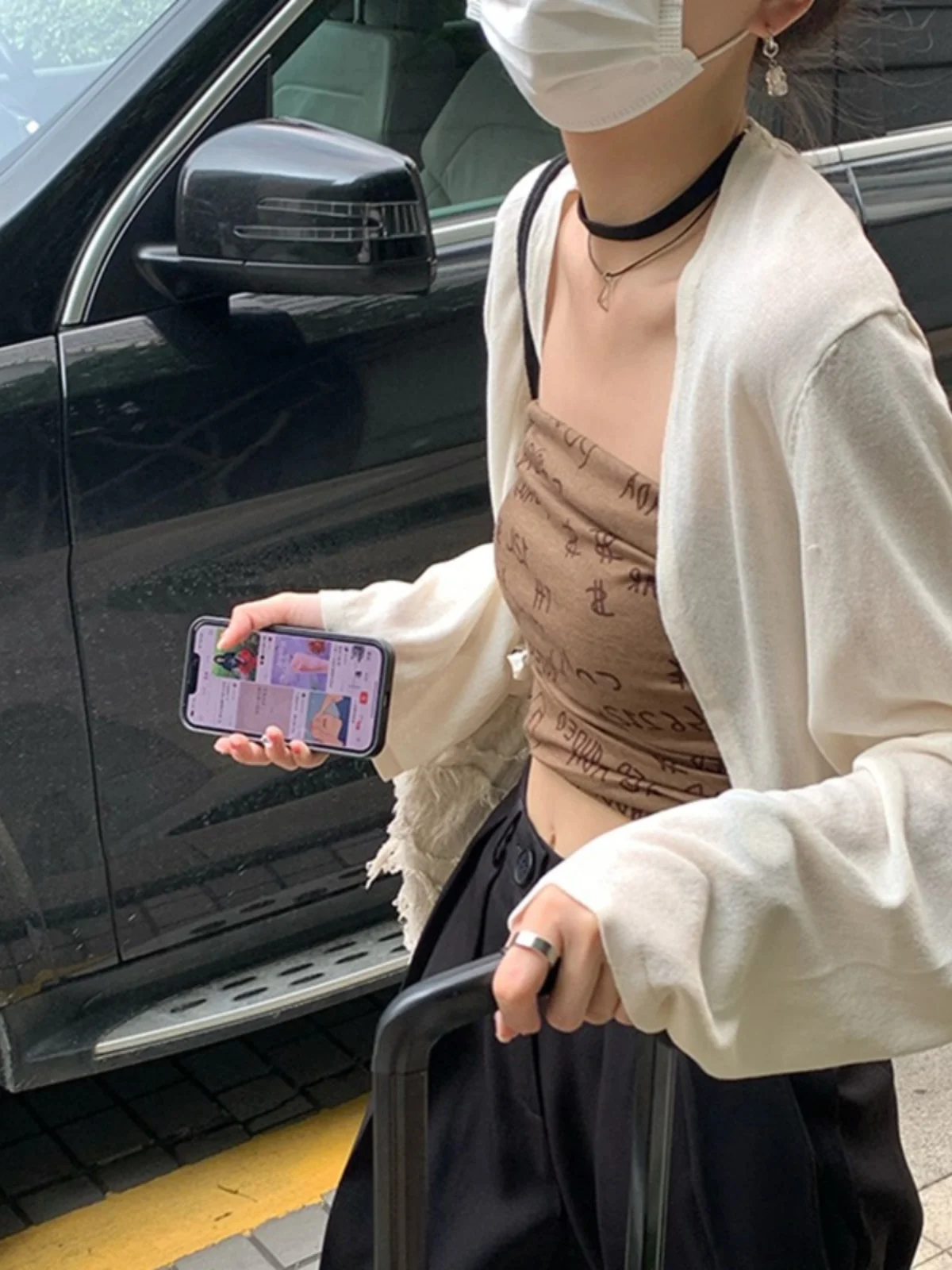 Women's Summer Thin Knitted Ice Silk Short Cardigan V-Neck Long Sleeve Loose Fit Top Open Front Design Casual Fashion
Women's Summer Thin Knitted Ice Silk Short Cardigan V-Neck Long Sleeve Loose Fit Top Open Front Design Casual Fashion