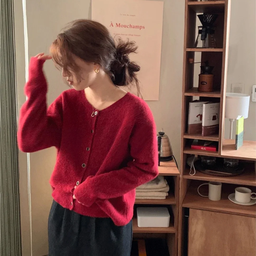 Soft Cozy round Ne ort Knitted Cardigan Sweater Festive Aosphere Retro Red New Arrival for Autumn 2025 Ladies Faion
Soft Cozy round Ne ort Knitted Cardigan Sweater Festive Aosphere Retro Red New Arrival for Autumn 2025 Ladies Faion