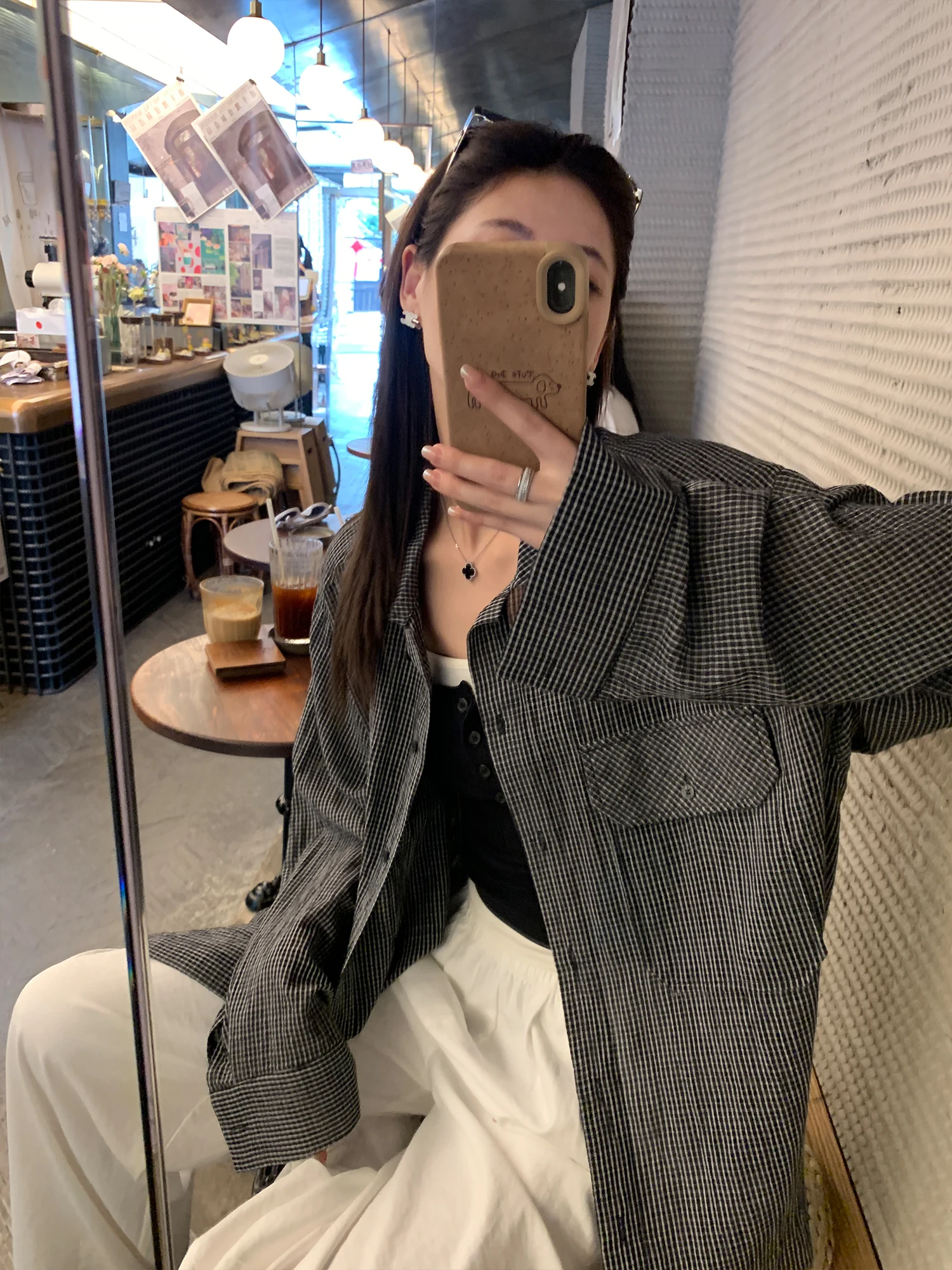 Высококачественная легкая летняя женская свободная повседневная длинная рубашка в клетку из хлопка для защиты от солнца в корейском стиле
Высококачественная легкая летняя женская свободная повседневная длинная рубашка в клетку из хлопка для защиты от солнца в корейском стиле