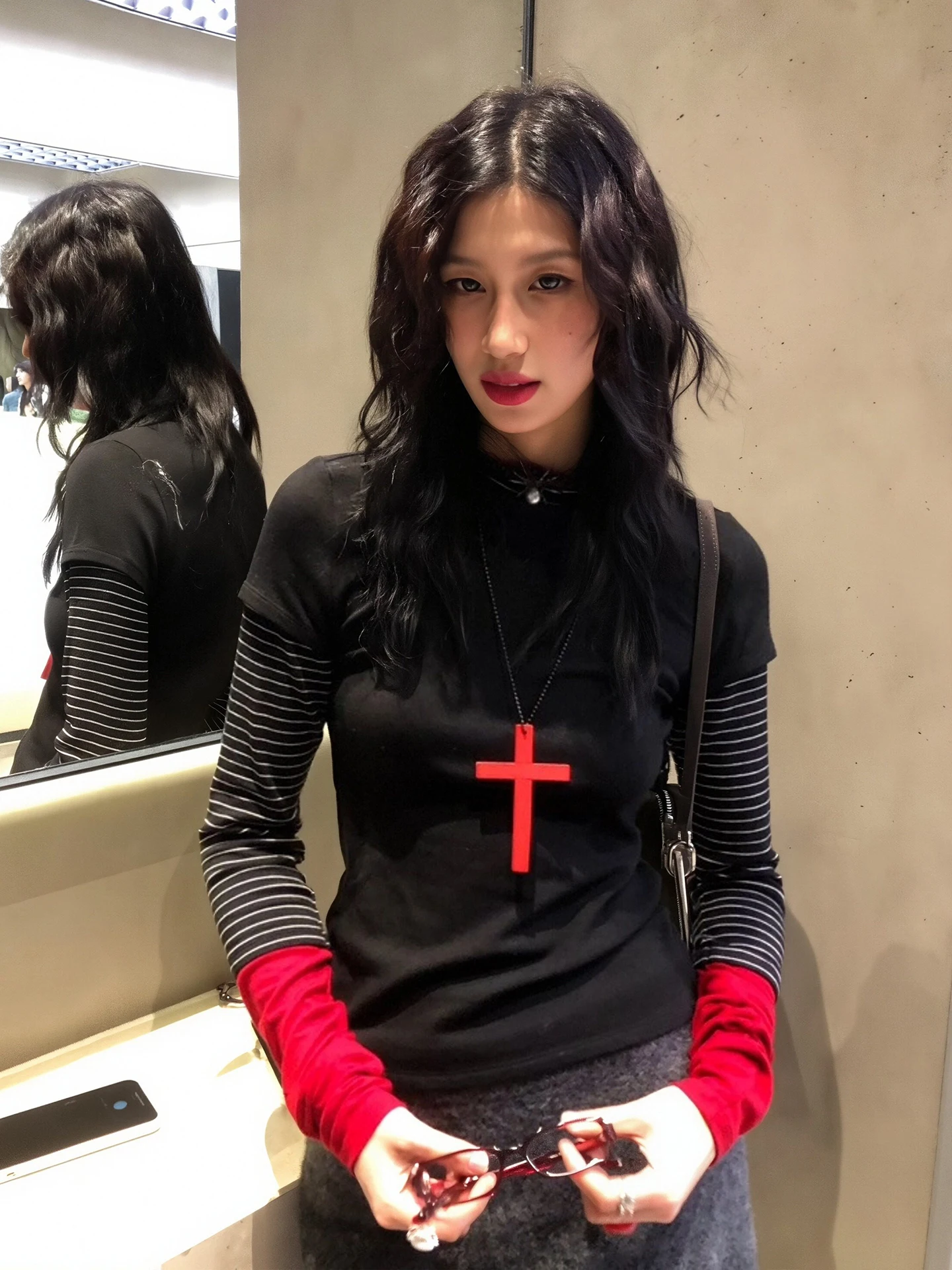 Ретро-американская женская зимняя модная футболка с длинным рукавом в полоску, цветные блоки, облегающий крой, внутренний слой, удобная, дышащая.
Ретро-американская женская зимняя модная футболка с длинным рукавом в полоску, цветные блоки, облегающий крой, внутренний слой, удобная, дышащая.