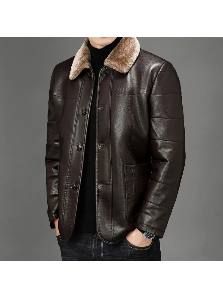 Утолщенная повседневная куртка для людей среднего и пожилого возраста. Модная мужская одежда. Новое зимнее пальто из искусственной кожи со встроенным искусственным мехом.
Утолщенная повседневная куртка для людей среднего и пожилого возраста. Модная мужская одежда. Новое зимнее пальто из искусственной кожи со встроенным искусственным мехом.