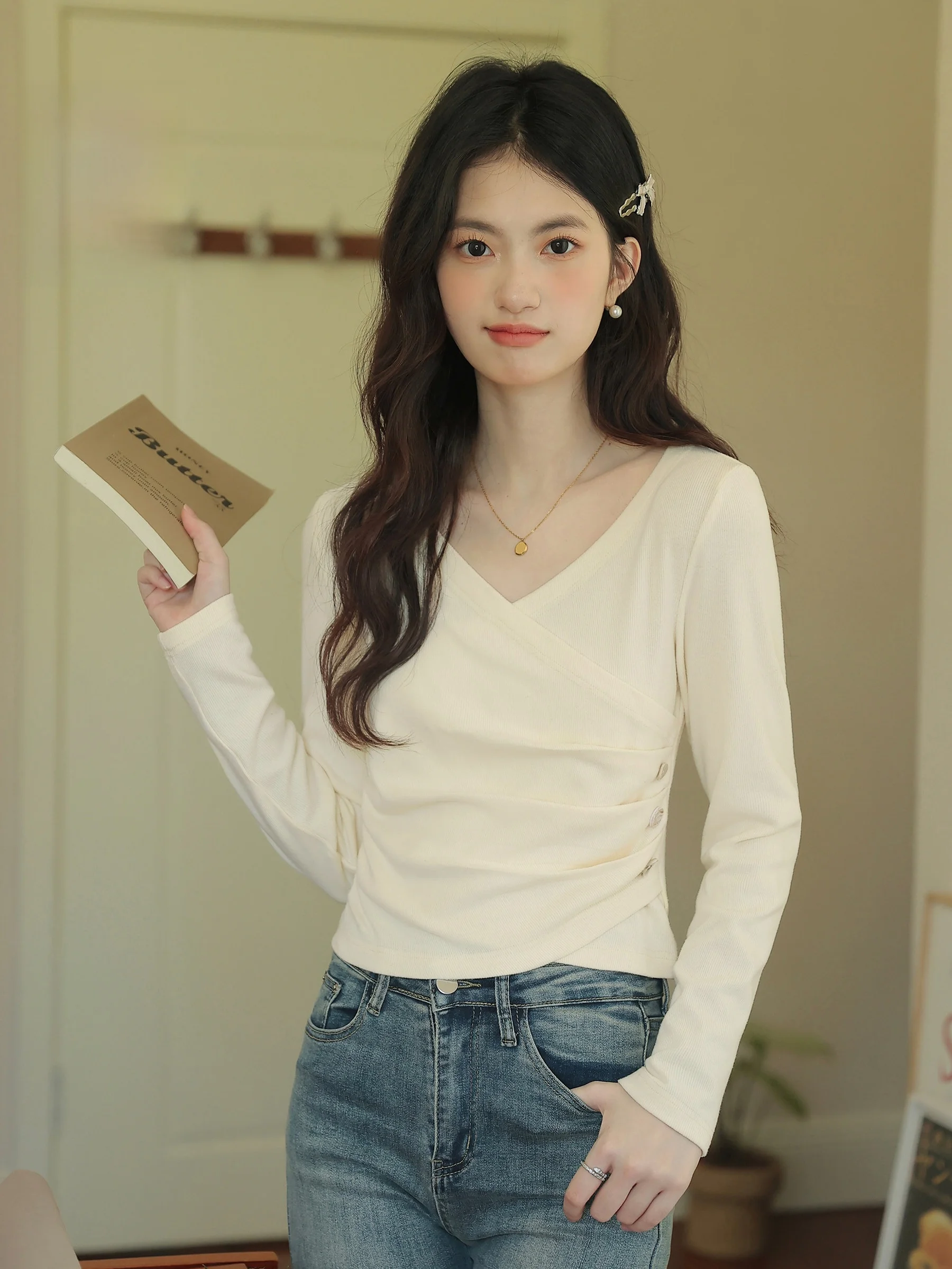 Linjou 2025 New Sle Women's Slim Fit Knitted Long Sve V-Ne White T-irt Casual Breathable Base Layer irt for Autumn...
Linjou 2025 New Sle Women's Slim Fit Knitted Long Sve V-Ne White T-irt Casual Breathable Base Layer irt for Autumn...