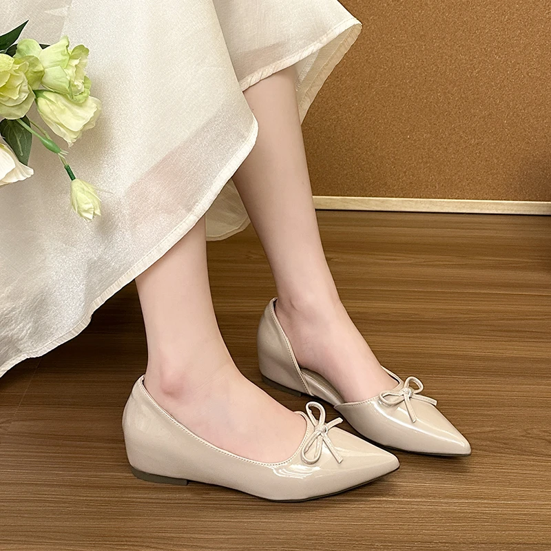Elegant Women's Patent Leather Pointed Toe Bow Design Cut Out Mid Wedge Heels Non Slip Casual Office Work Pumps Shoes for Ladies
Elegant Women's Patent Leather Pointed Toe Bow Design Cut Out Mid Wedge Heels Non Slip Casual Office Work Pumps Shoes for Ladies