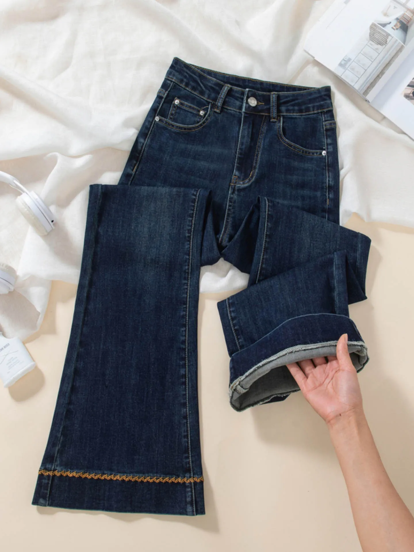 Новые женские брюки, осенние модные расклешенные джинсы с вышивкой, корейские элегантные женские узкие джинсовые брюки с высокой талией
Новые женские брюки, осенние модные расклешенные джинсы с вышивкой, корейские элегантные женские узкие джинсовые брюки с высокой талией