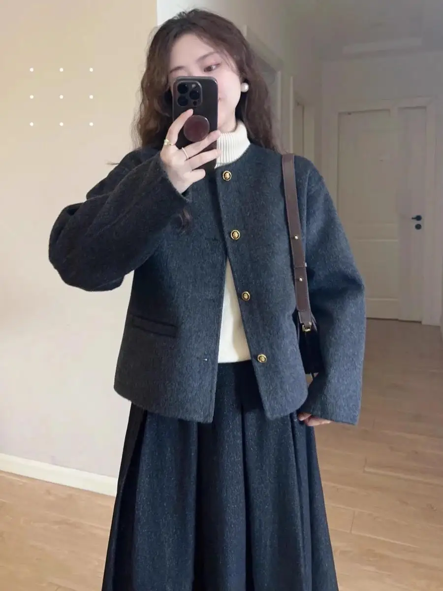 Жакет из твида белого цвета, женский, весенний, средней длины, на пуговицах, классический силуэт, с завышенной талией, в французском стиле, вязаный
Жакет из твида белого цвета, женский, весенний, средней длины, на пуговицах, классический силуэт, с завышенной талией, в французском стиле, вязаный