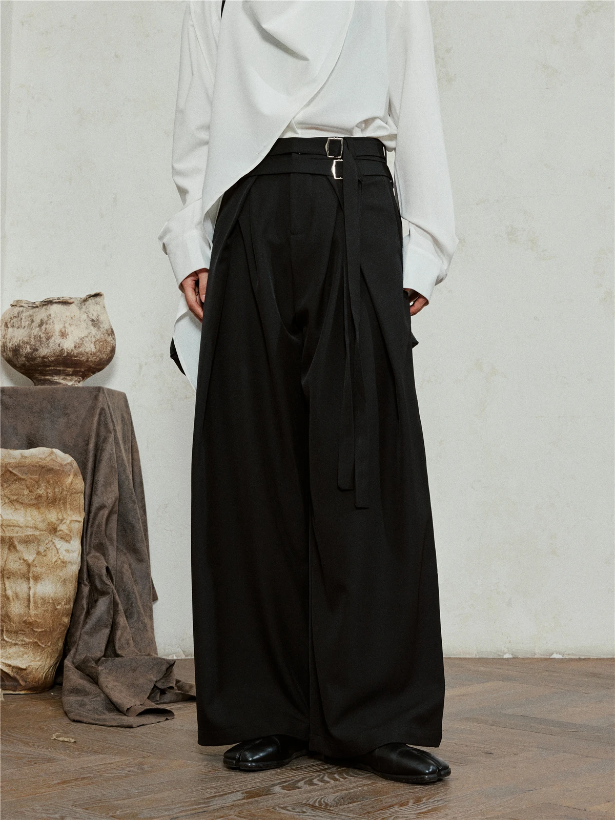 Sunyvonne Minimalist Double Belt Wide Leg Pants Draped Lazy Style Casual Suit Pants High Waist Zipper Polyester Straight Tube
Sunyvonne Minimalist Double Belt Wide Leg Pants Draped Lazy Style Casual Suit Pants High Waist Zipper Polyester Straight Tube