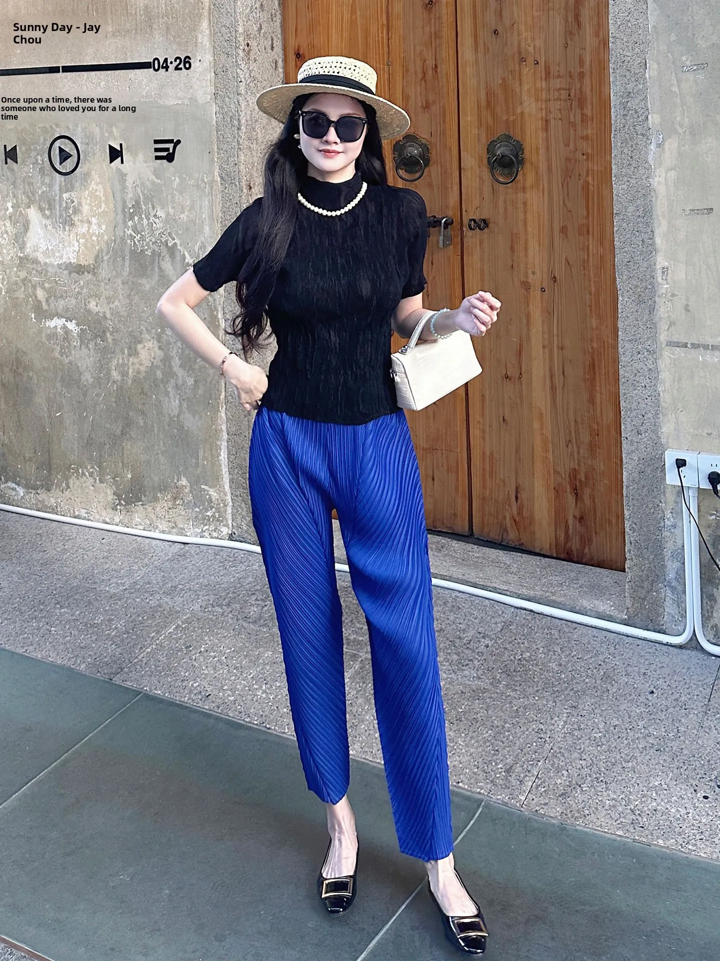 Blue Short Sleeve Stand Collar Women's Fashion Set Polyester Material Three-Piece Suit High-End Sensation Pure Color Summer B...
Blue Short Sleeve Stand Collar Women's Fashion Set Polyester Material Three-Piece Suit High-End Sensation Pure Color Summer B...