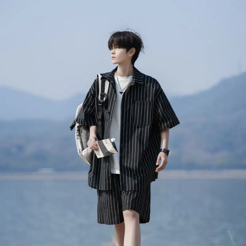 Men's Japanese Style Striped Short Sleeve Shirt Set Summer Loose Casual Shorts Two Piece Outfit Teen Streetwear
Men's Japanese Style Striped Short Sleeve Shirt Set Summer Loose Casual Shorts Two Piece Outfit Teen Streetwear