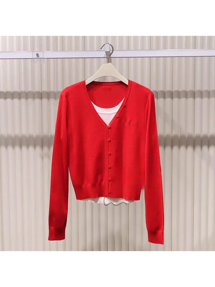 Fashionable Red Color Block V-Neck Knitted Open Cardigan Casual Style Long Sleeve Regular Length Women's Knittedwear for 2026...
Fashionable Red Color Block V-Neck Knitted Open Cardigan Casual Style Long Sleeve Regular Length Women's Knittedwear for 2026...