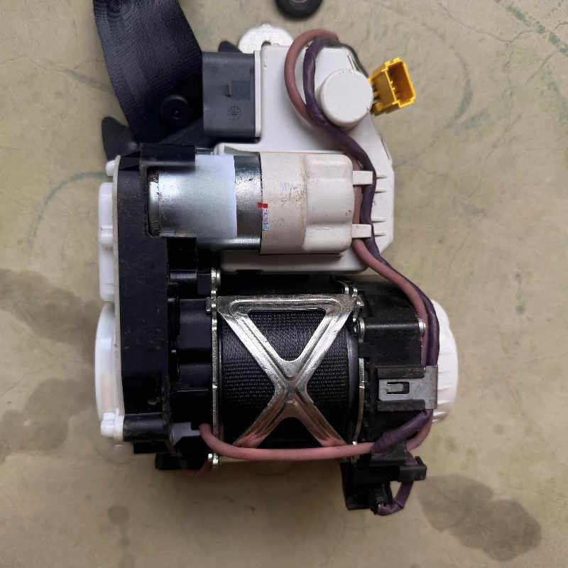 Original Front Left/Right Seat Belt Buckle For A8 S8 2011-2018 4H0857706 4H0857706A 4H0857706C 4H0857706D 4H0857755
Original Front Left/Right Seat Belt Buckle For A8 S8 2011-2018 4H0857706 4H0857706A 4H0857706C 4H0857706D 4H0857755