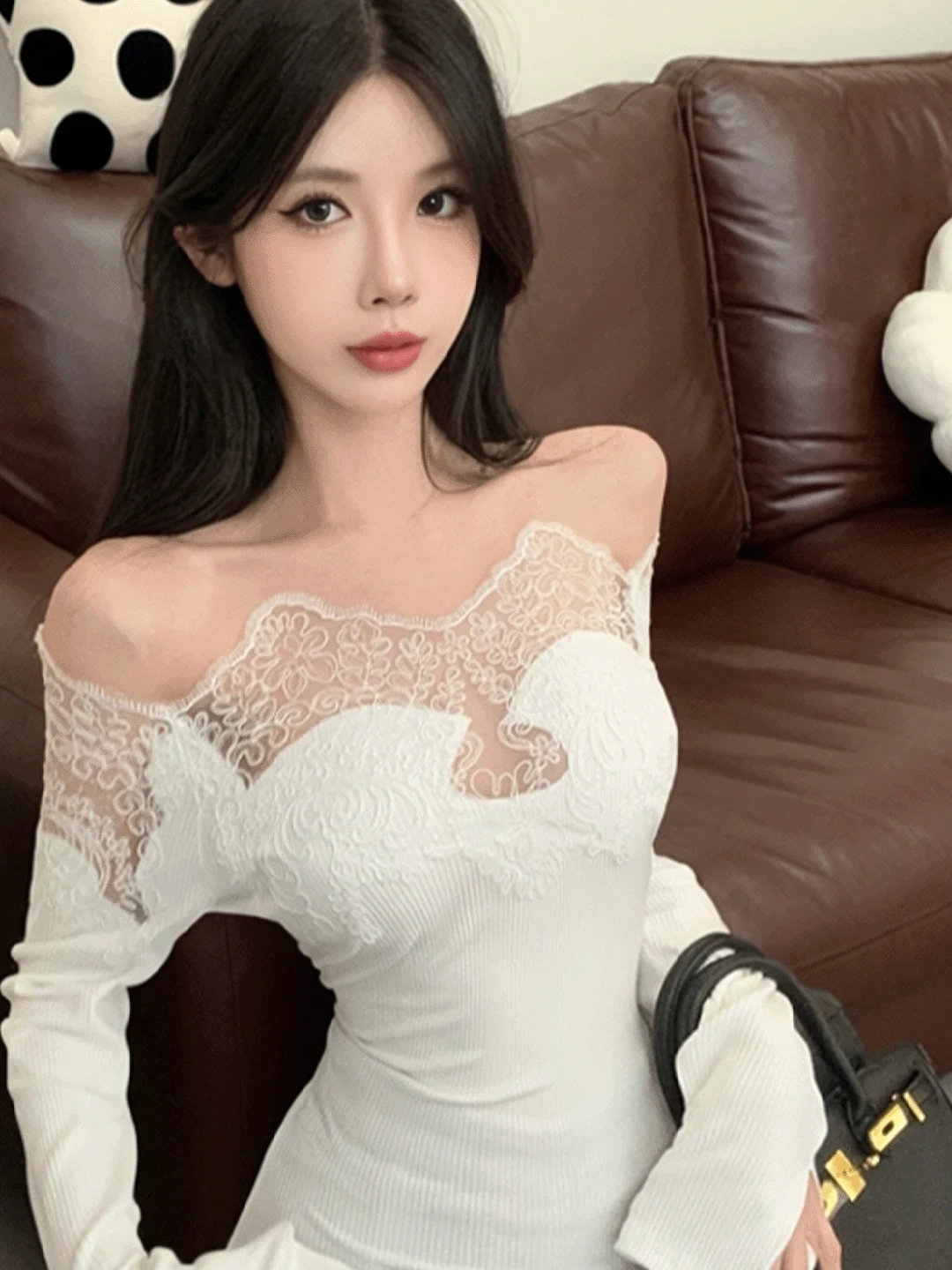 Autumn Winter New Style Lace Hollow out One Shoulder Knitted Top Women's Fashion Slim Fit Long Sleeve French Style Breathable
Autumn Winter New Style Lace Hollow out One Shoulder Knitted Top Women's Fashion Slim Fit Long Sleeve French Style Breathable