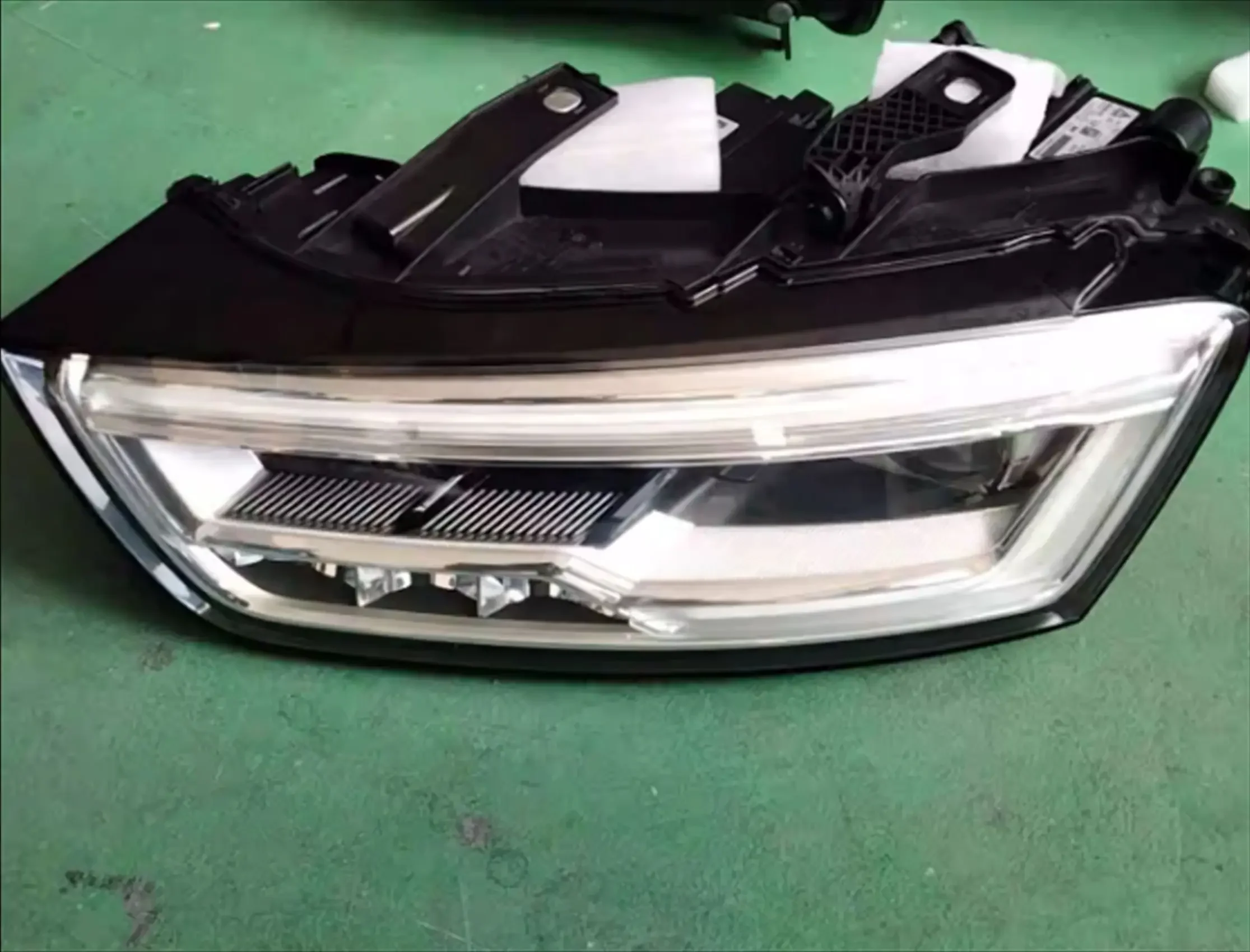Передняя светодиодная фара для Audi Q3 DRL дневные ходовые огни указателя поворота
Передняя светодиодная фара для Audi Q3 DRL дневные ходовые огни указателя поворота