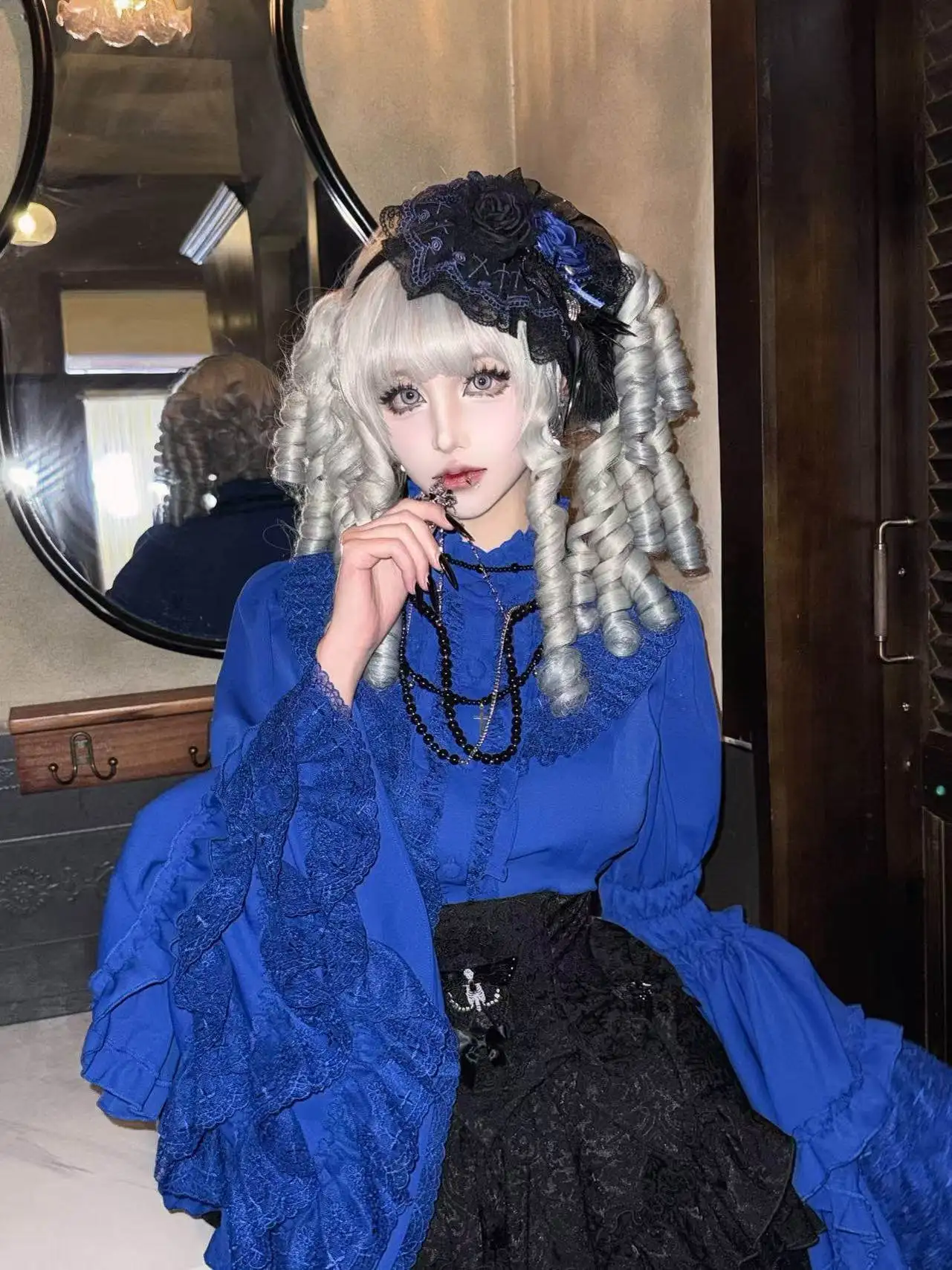 Original Gothic Lolita Lace Long Sleeve Shirt Women's Bell Sleeve Chiffon Inner Wear Top Trendy Playful Anime Cosplay Costume
Original Gothic Lolita Lace Long Sleeve Shirt Women's Bell Sleeve Chiffon Inner Wear Top Trendy Playful Anime Cosplay Costume